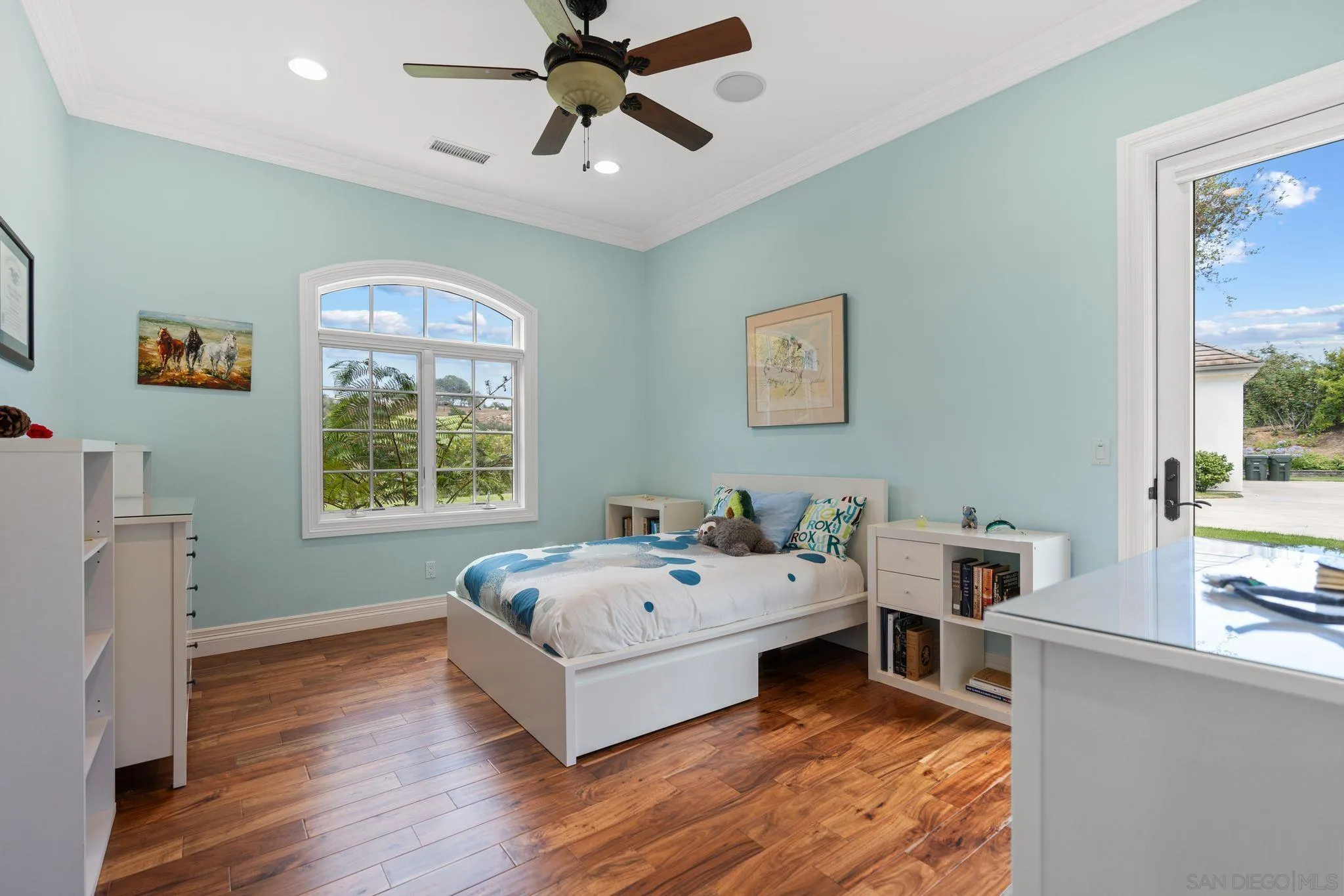 546 Morro Hills Road Fallbrook, CA 92028 - Photo 22 of 52 a bed room with a bed and a window