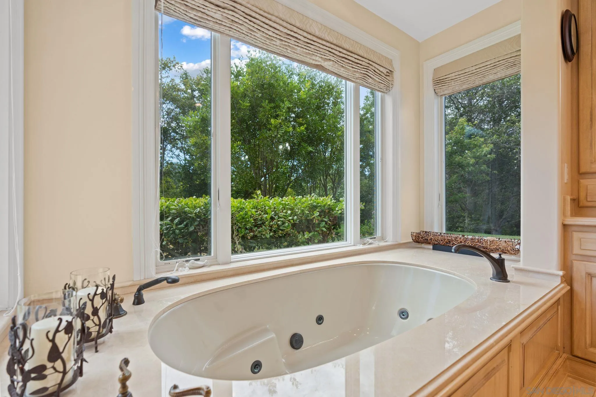 546 Morro Hills Road Fallbrook, CA 92028 - Photo 30 of 52 a bathroom with a tub and large window
