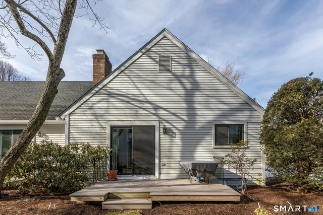 a view of house with car parked