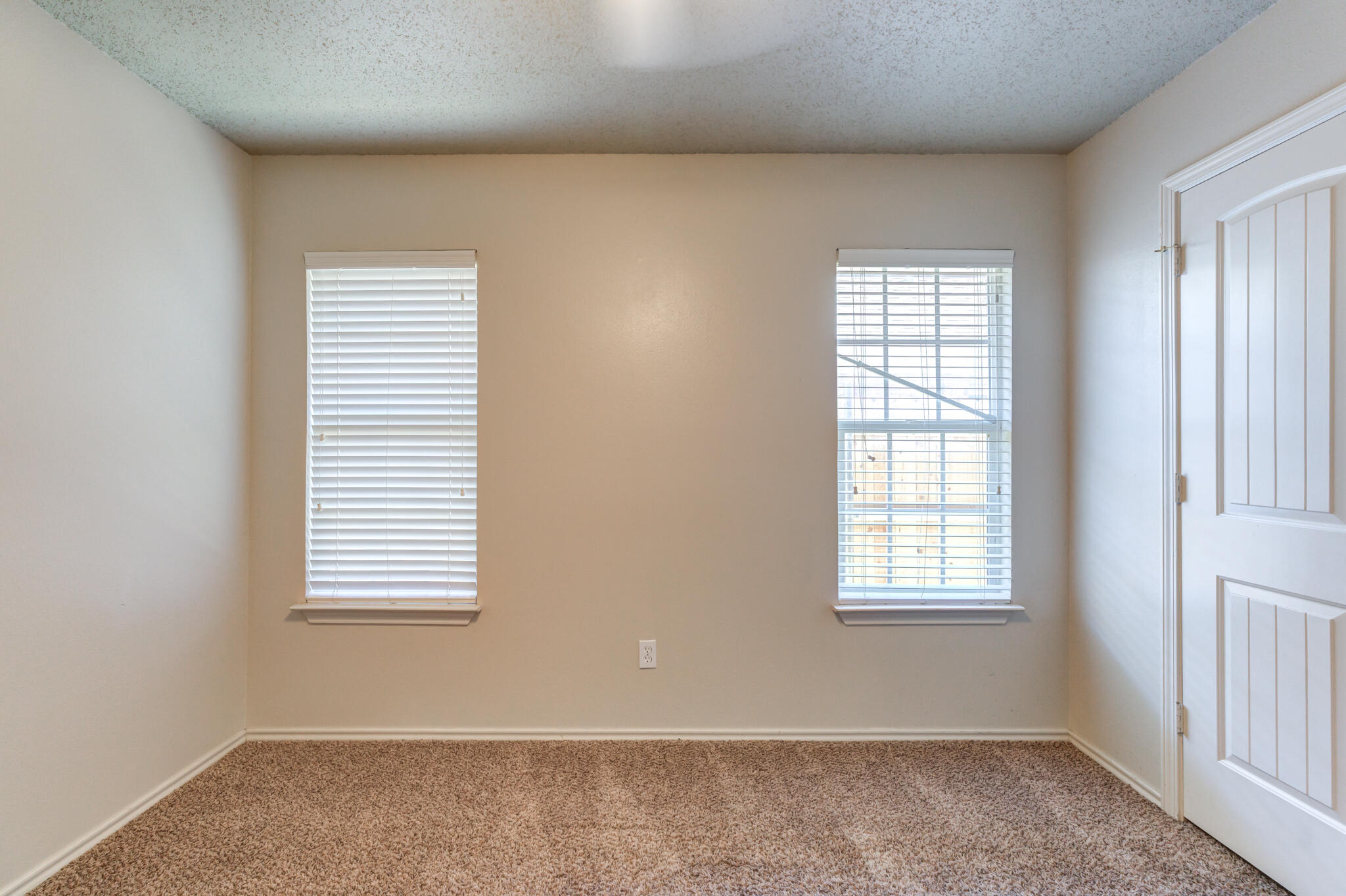 3114 109th Street Lubbock, TX 79423 - Photo 17 of 24 an empty room with windows