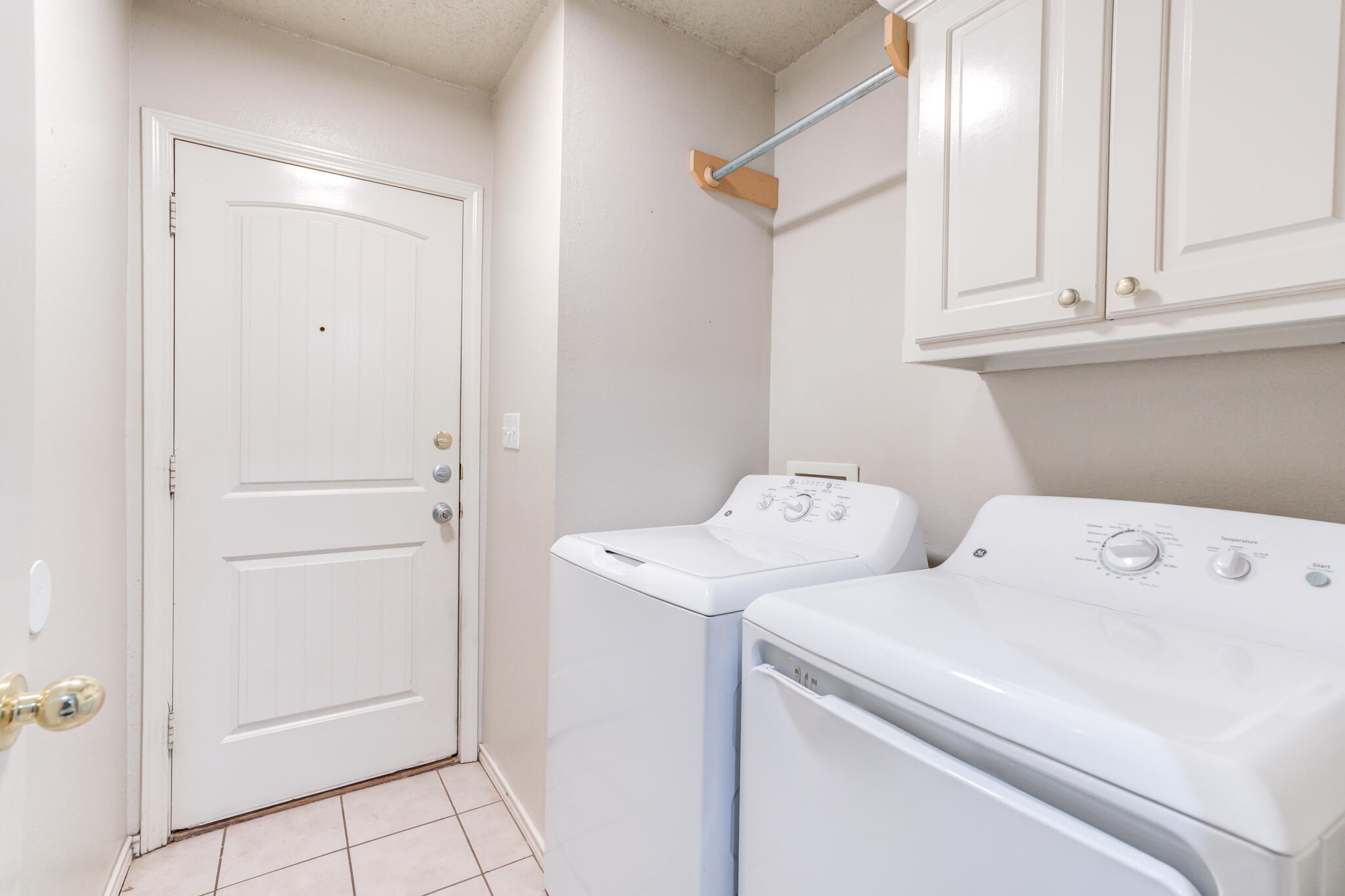 3114 109th Street Lubbock, TX 79423 - Photo 21 of 24 a utility room with dryer and washer