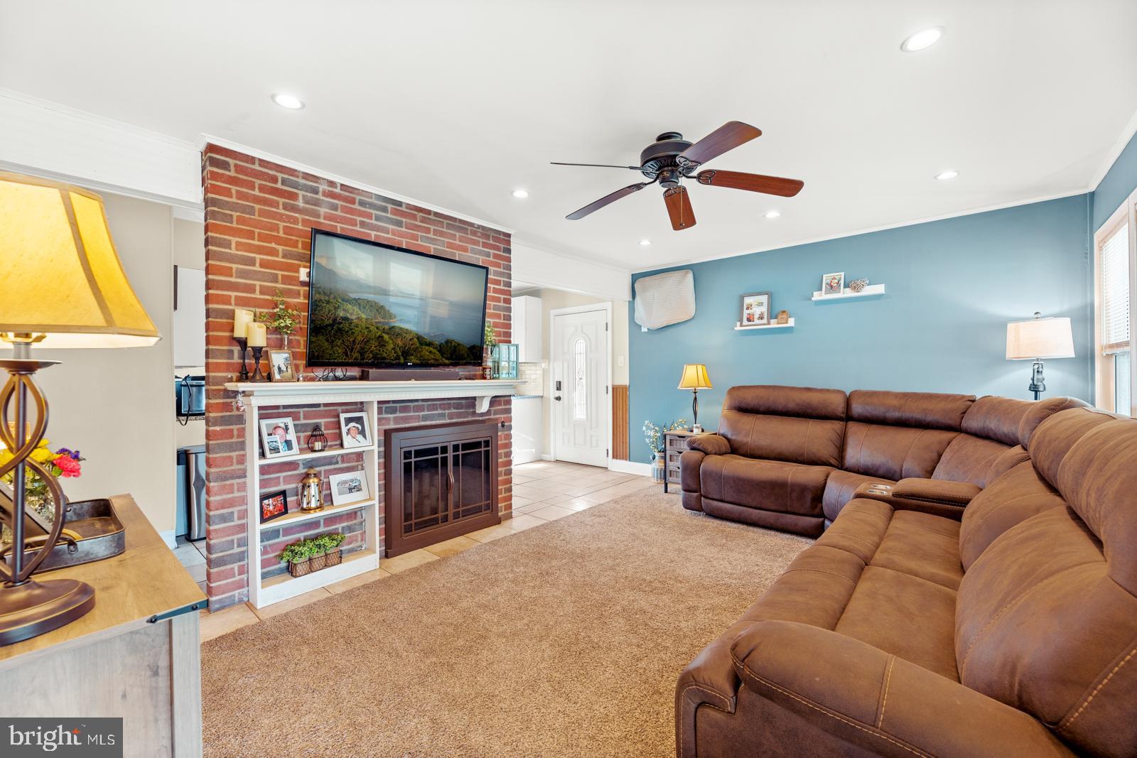 3204 Holyoke Road Philadelphia, PA 19114 - Photo 7 of 27 Gallery Image 7