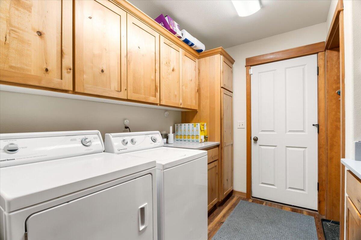 61213 Ridgewater Loop Bend, OR 97702 - Photo 52 of 60 49-Laundry Room