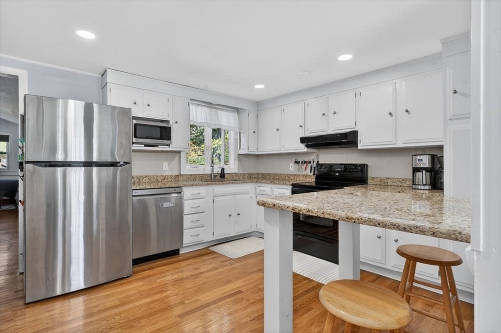 72 Ledgebrook Road Weymouth, MA 02190 - Photo 6 of 32 Gallery Image 6