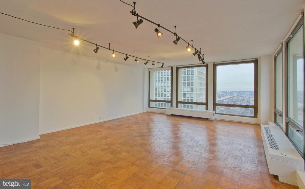 200 Locust Street, Unit 28AN Philadelphia, PA 19106 - Photo 11 of 21 Spacious urban retreat with skyline views.