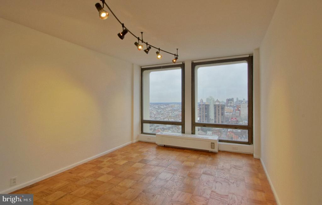 200 Locust Street, Unit 28AN Philadelphia, PA 19106 - Photo 13 of 21 City skyline views from a bright space.