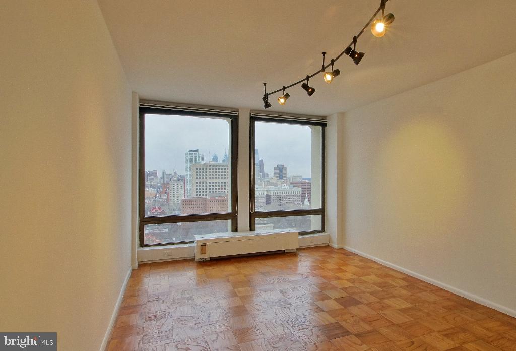 200 Locust Street, Unit 28AN Philadelphia, PA 19106 - Photo 16 of 21 City skyline views from a bright space.