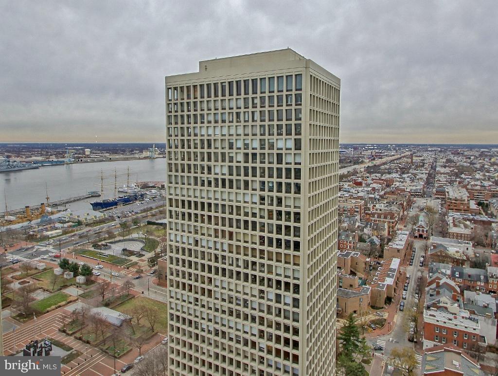 200 Locust Street, Unit 28AN Philadelphia, PA 19106 - Photo 19 of 21 Urban skyline with waterfront views.