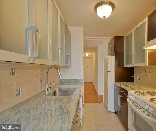 $3,000 | 200 Locust Street, Unit 28AN, Philadelphia, PA 19106