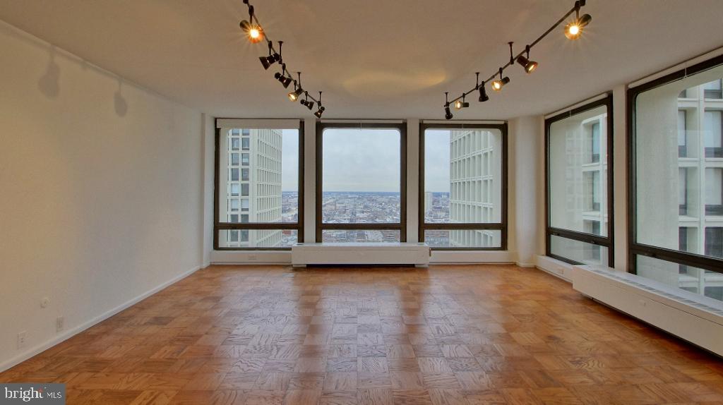 200 Locust Street, Unit 28AN Philadelphia, PA 19106 - Photo 7 of 21 Spacious room with stunning skyline views.
