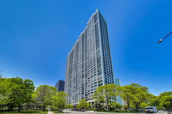 $3,100 | 2800 North Lake Shore Drive, Unit 2110, Chicago, IL 60657