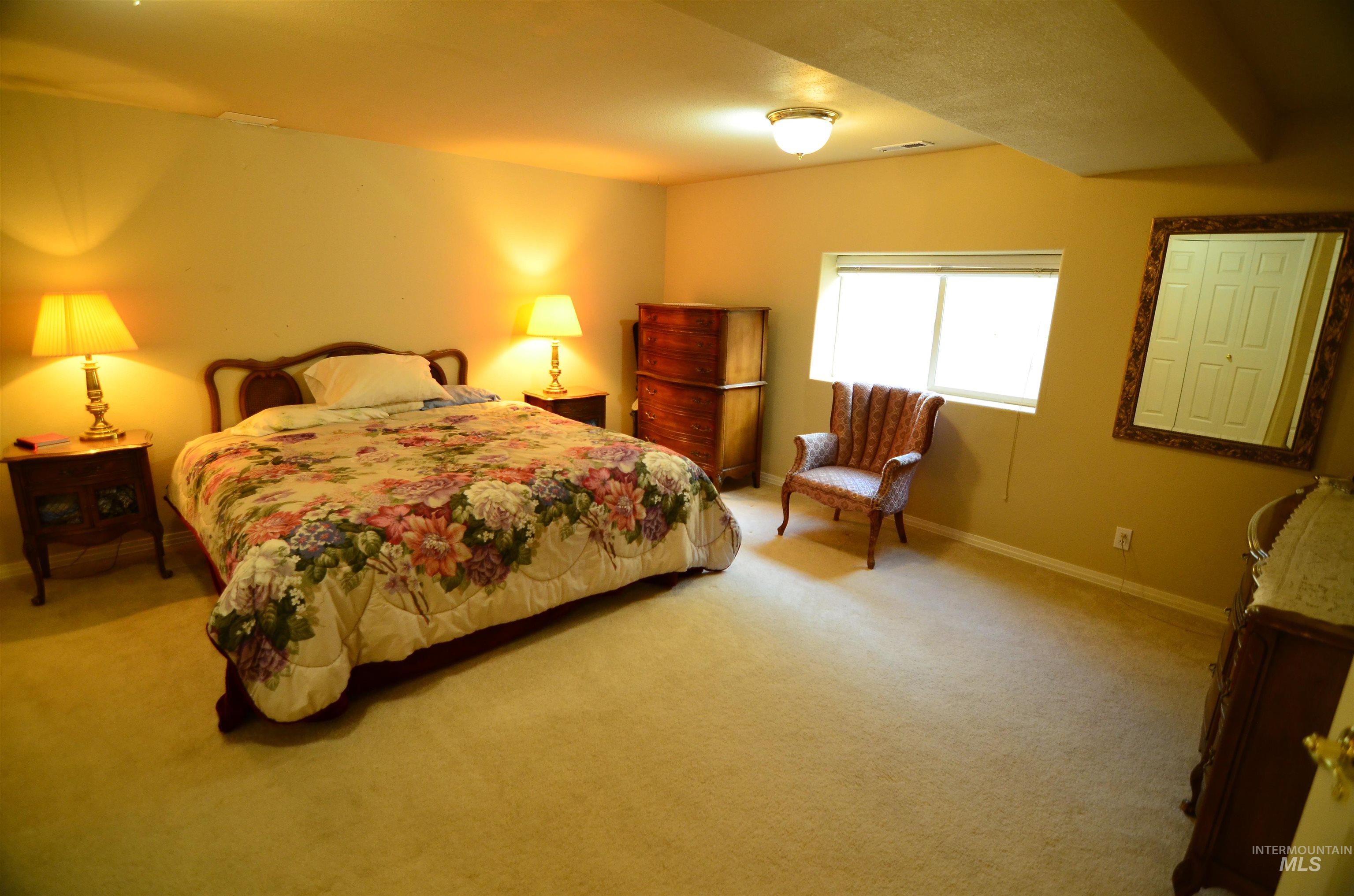 690 Granite Way Boise, ID 83712 - Photo 20 of 30 Carpeted bedroom with baseboards