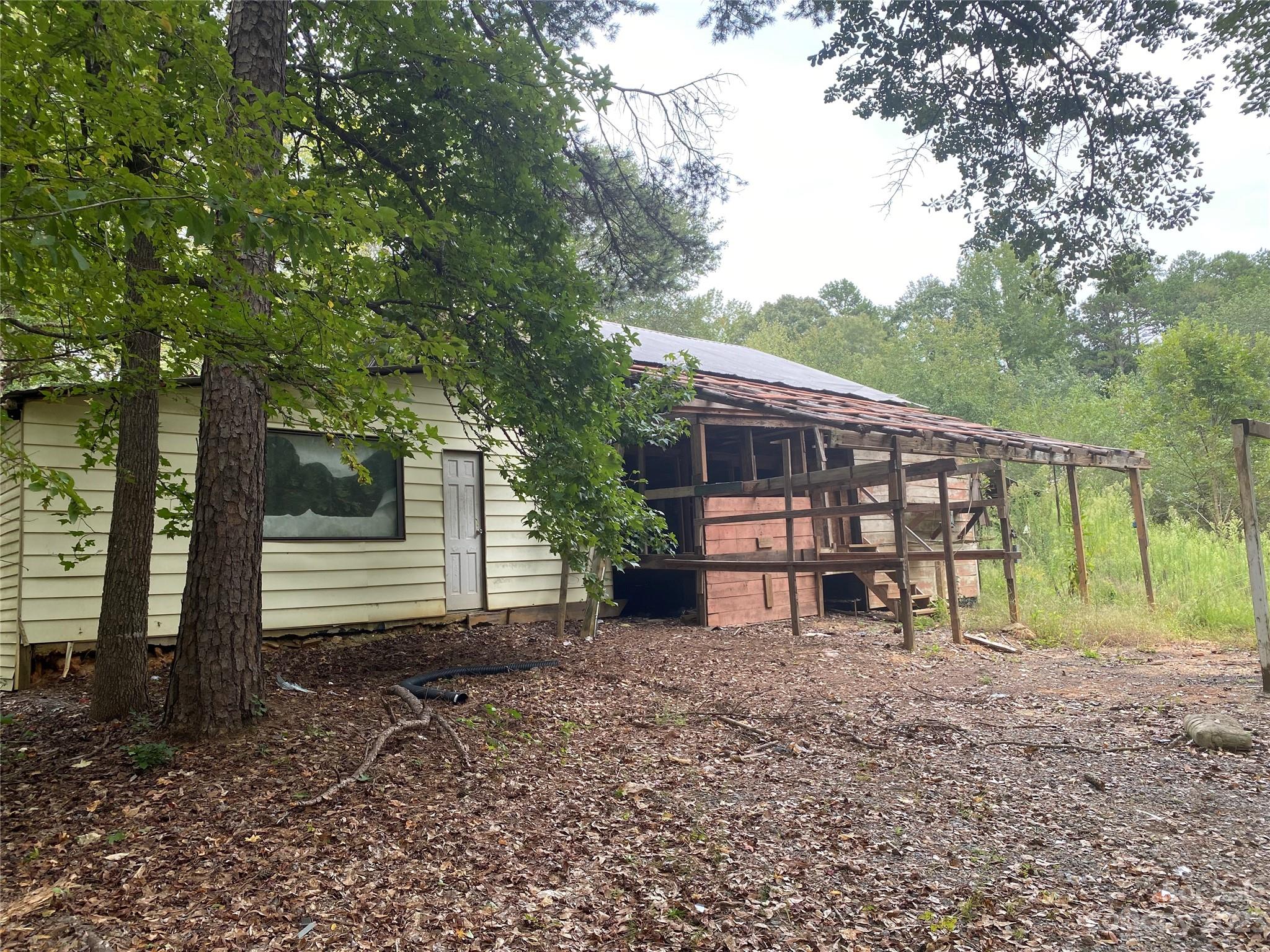 527 Waring Court Fort Mill, SC 29707 - Photo 25 of 31 a view of a house with backyard and wooden fence