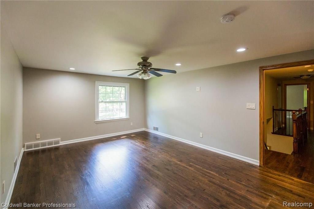 29075 Summerwood Road Farmington, MI 48334 - Photo 21 of 41