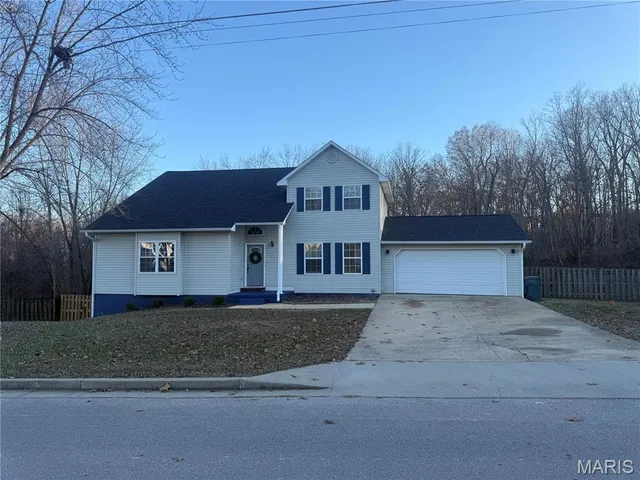 $350,000 | 108 Dogwood Circle, St. Robert, MO 65584