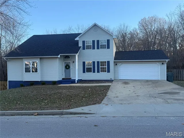 $350,000 | 108 Dogwood Circle, St. Robert, MO 65584