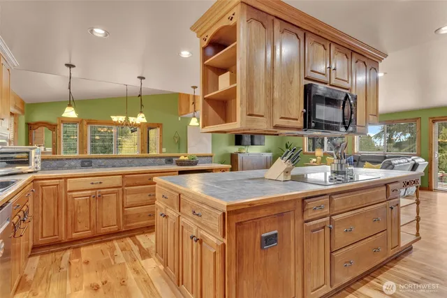 $850,000 | 21401 161st Avenue East, Graham, WA 98338