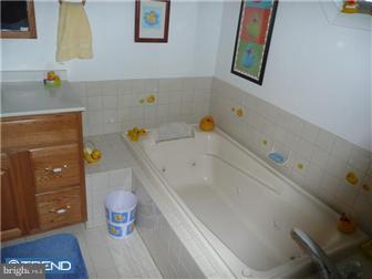 812 East Main Street Maple Shade, NJ 08052 - Photo 11 of 12 Bathroom