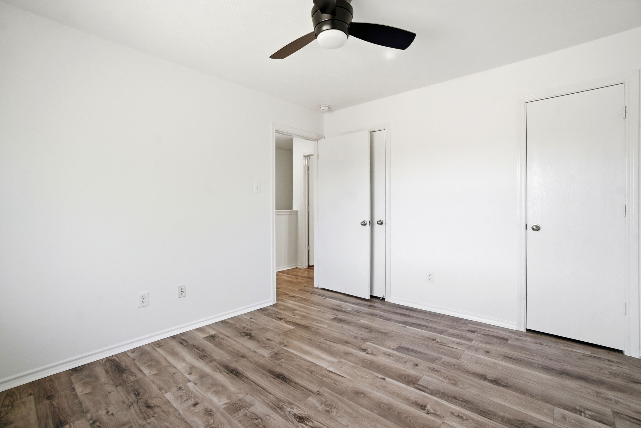 1607 Redbud Grove Court Conroe, TX 77301 - Photo 14 of 21 Spacious secondary bedroom with plenty of natural light