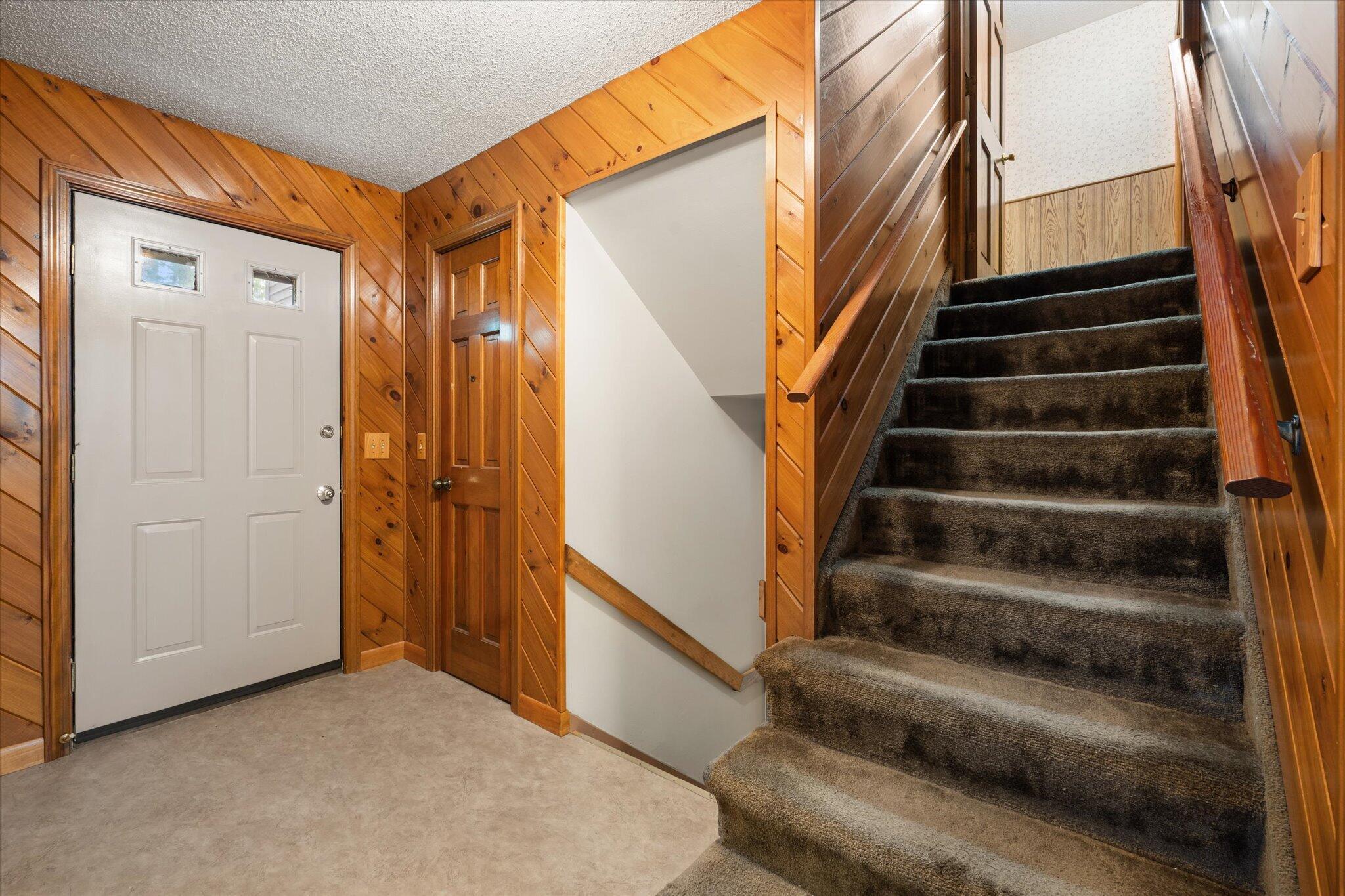 487 Main Road Milford, ME 04461 - Photo 22 of 63 22-Foyer