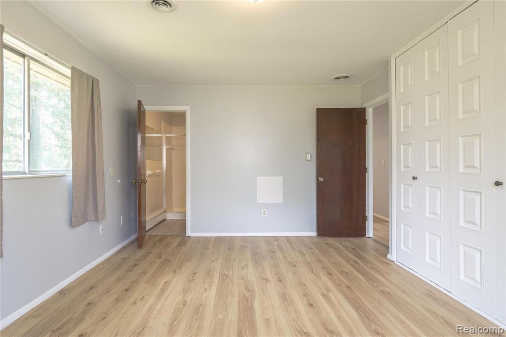9250 Bennett Lake Road Fenton, MI 48430 - Photo 12 of 36