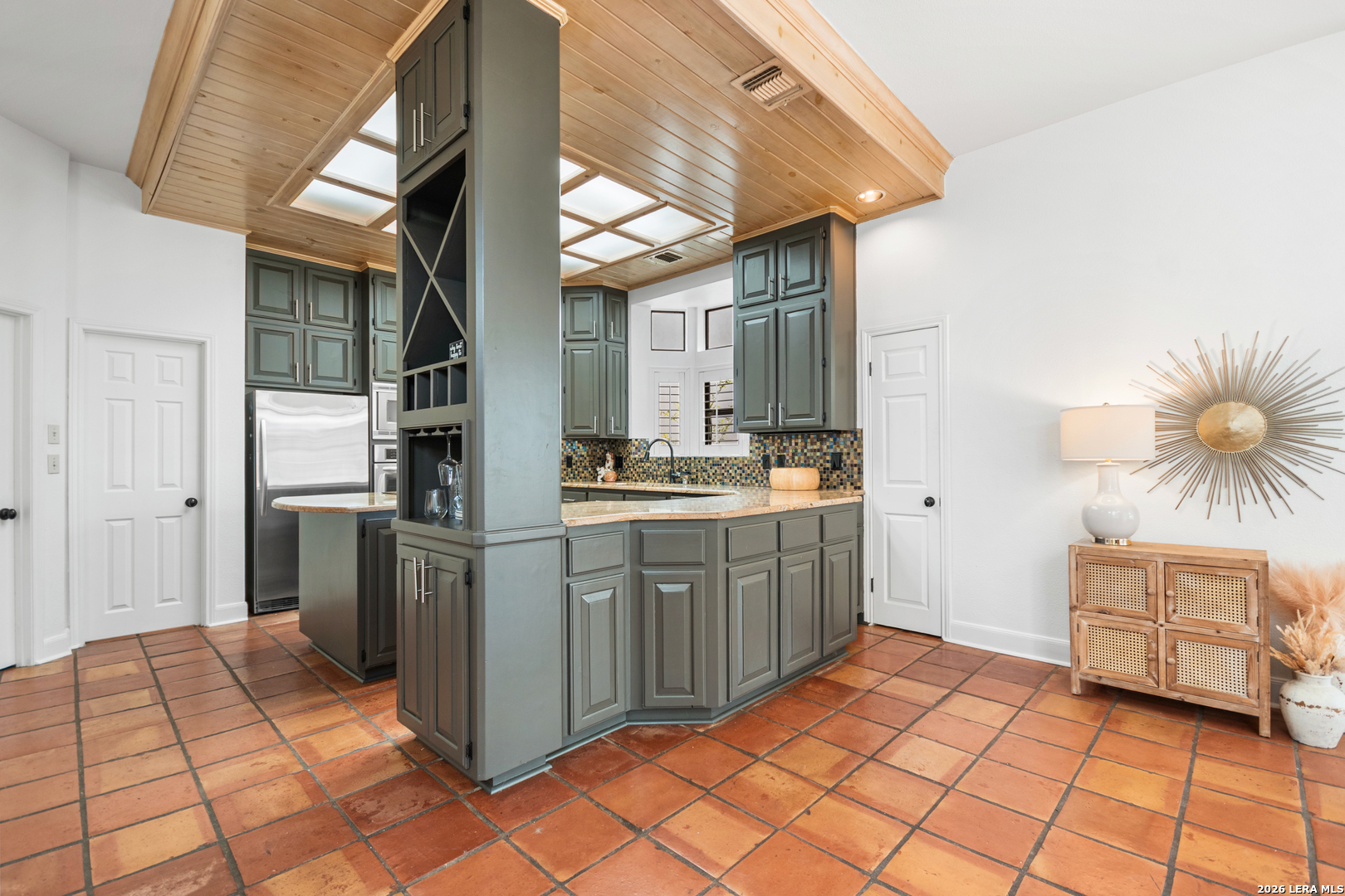 29439 Summit Ridge Drive Fair Oaks Ranch, TX 78015 - Photo 23 of 34 a kitchen with a cabinets and appliances