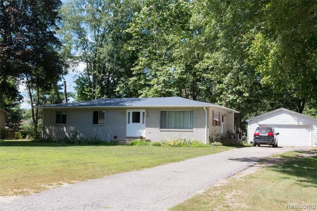 3370 Jewell Road Howell, MI 48843 - Photo 2 of 9