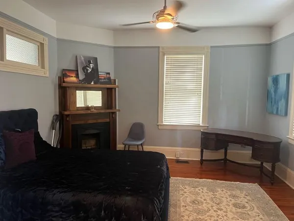 $4,995 | 32 1/2 Chapel Street, Charleston, SC 29403