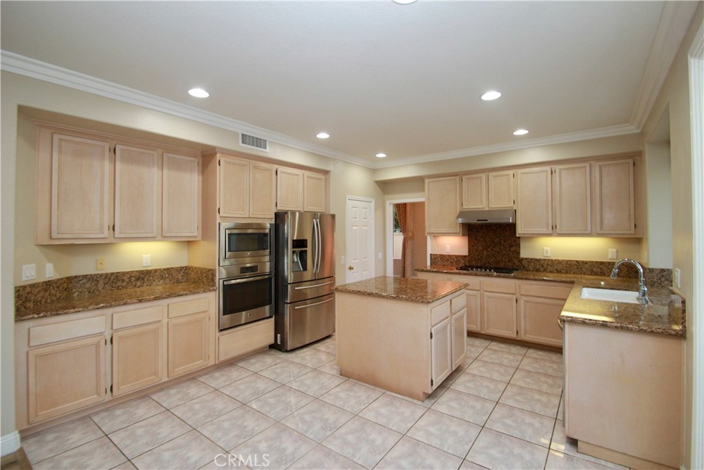 11 Pienza Irvine, CA 92606 - Photo 8 of 31