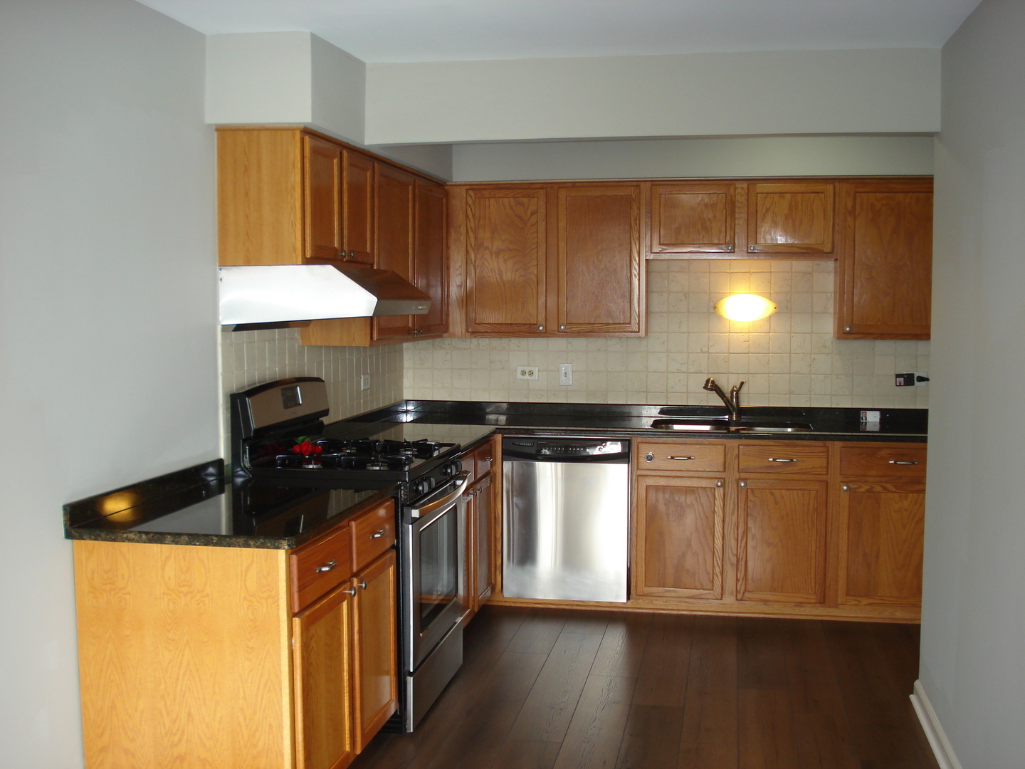 9143 South Roberts Road, Unit 27 Hickory Hills, IL 60457 - Photo 3 of 20