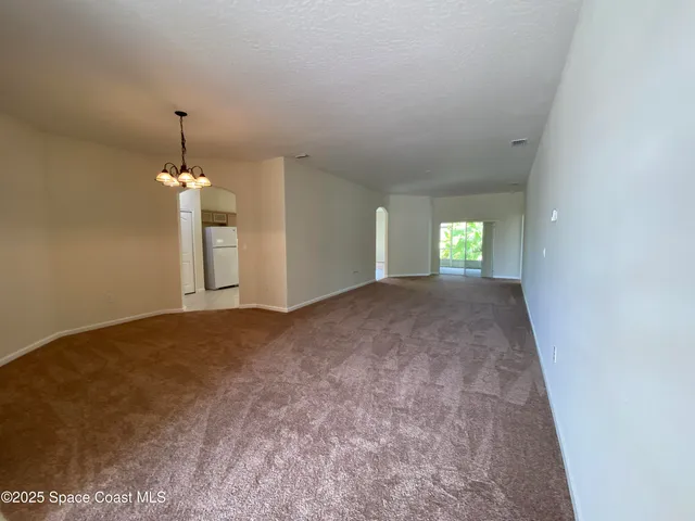 a view of empty room with window