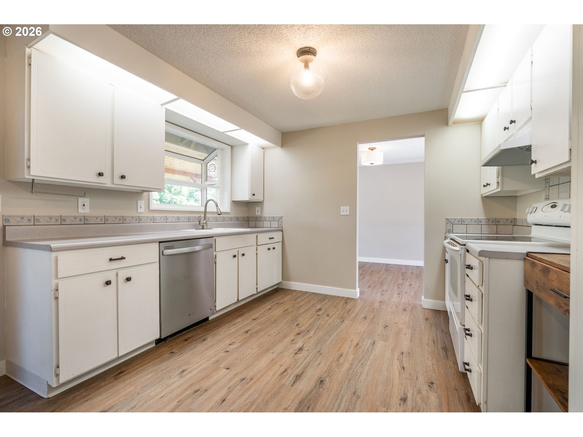 8205 Southwest Laurel Street Portland, OR 97225 - Photo 12 of 38