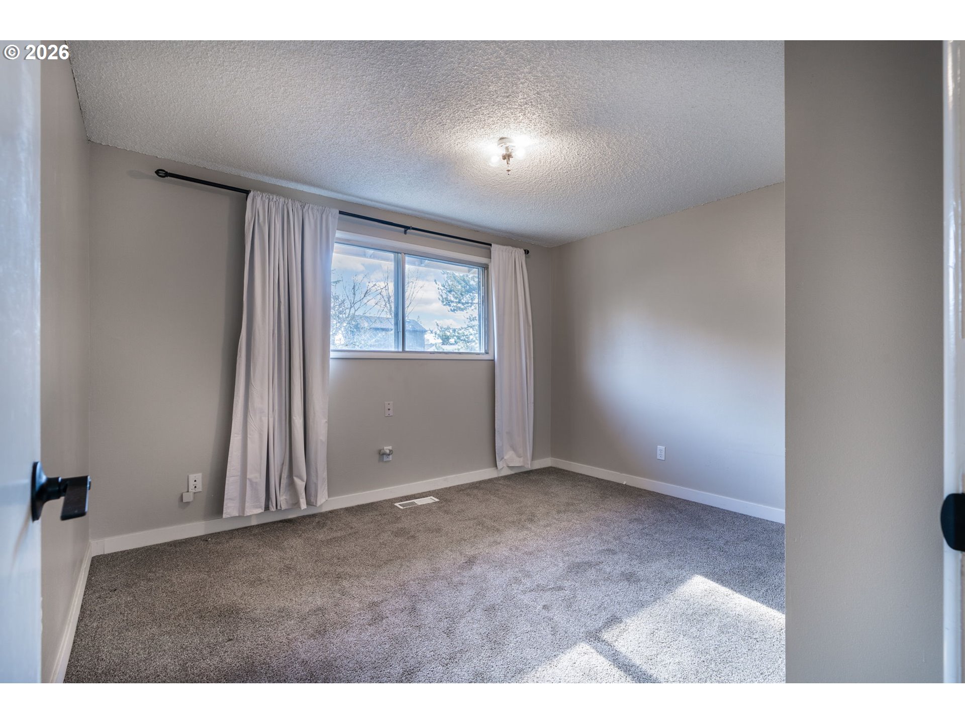 8205 Southwest Laurel Street Portland, OR 97225 - Photo 16 of 38