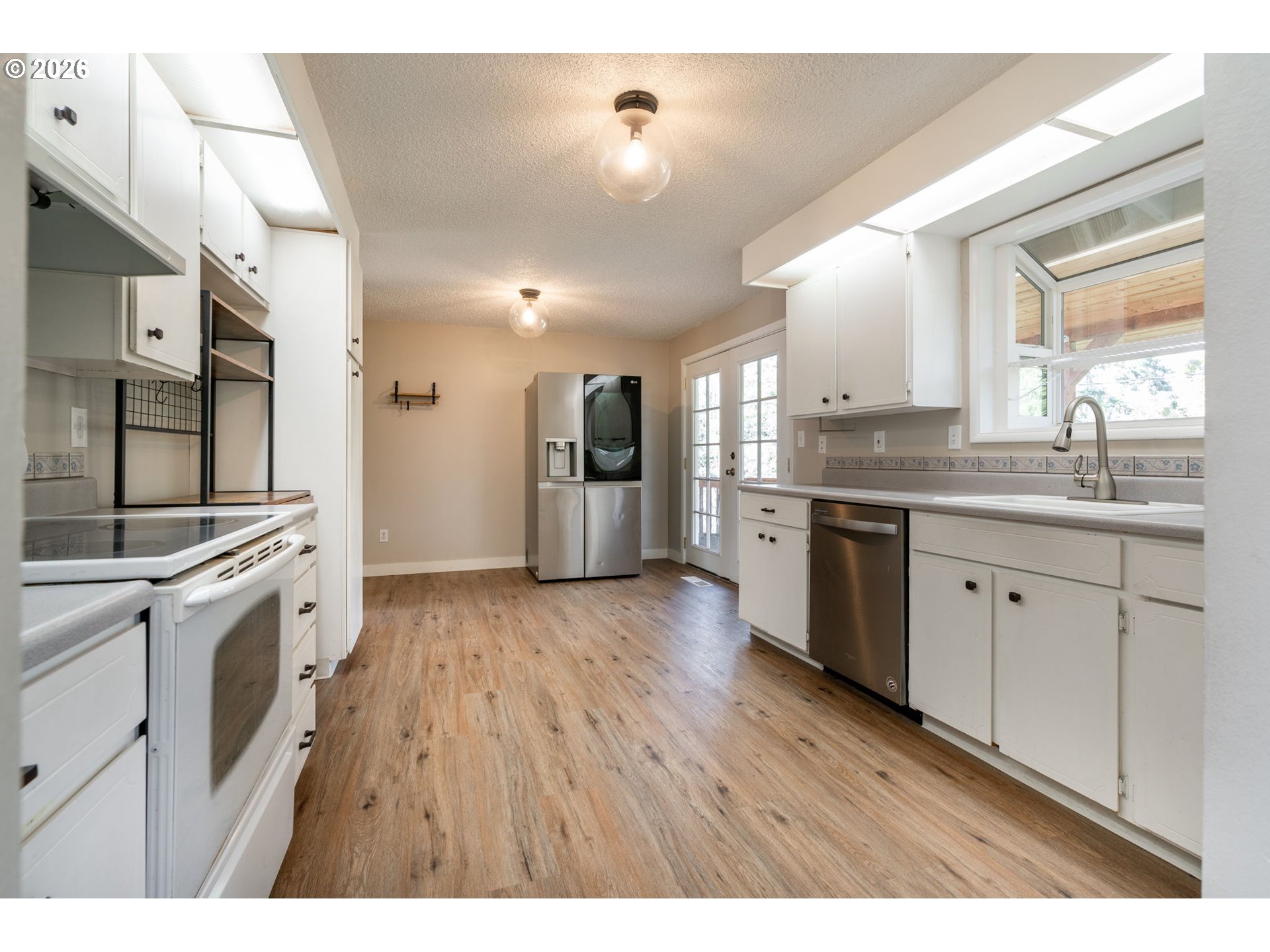 8205 Southwest Laurel Street Portland, OR 97225 - Photo 9 of 38