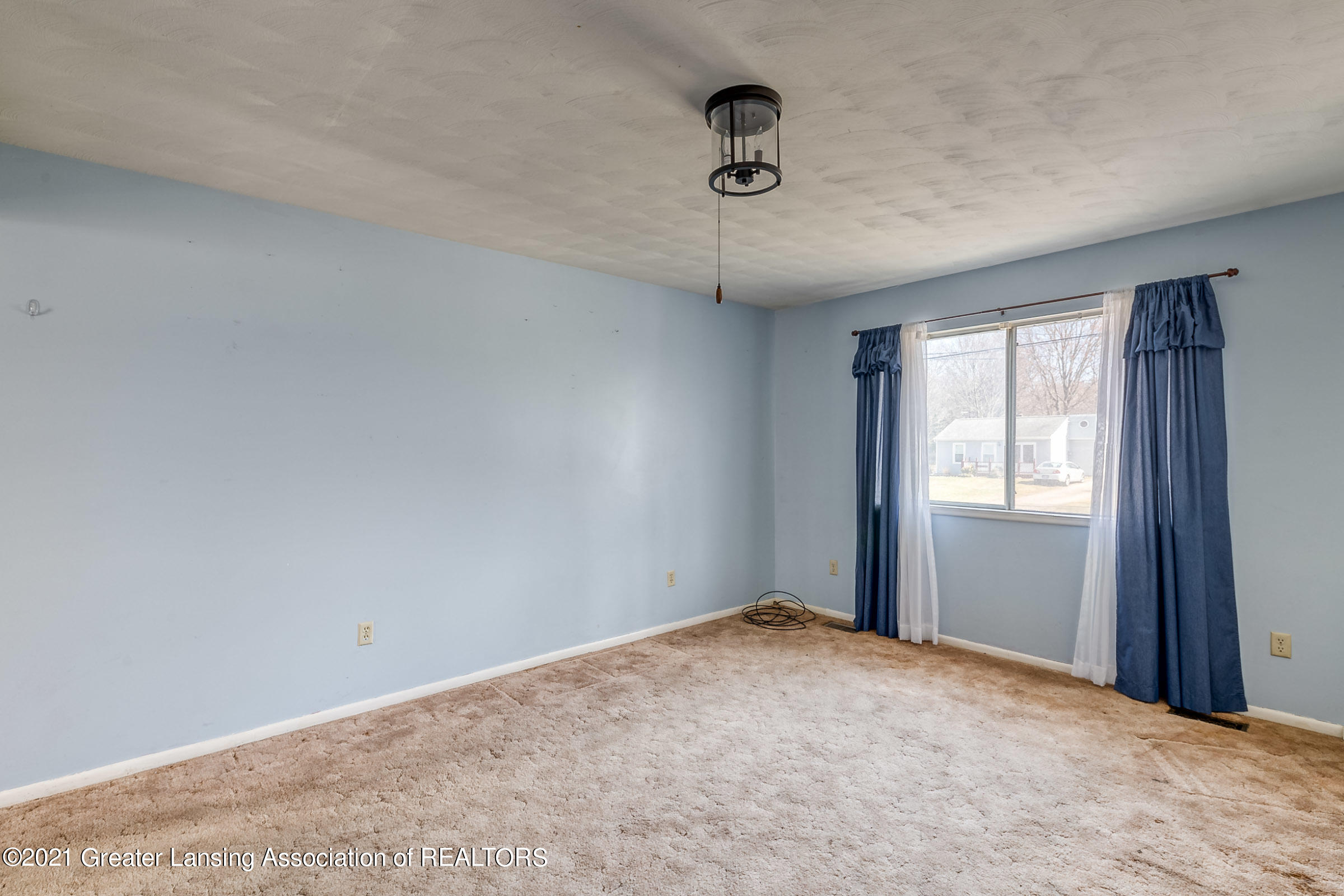 6408 Sommerset Road Lansing, MI 48911 - Photo 2 of 41 DSC_8161_2