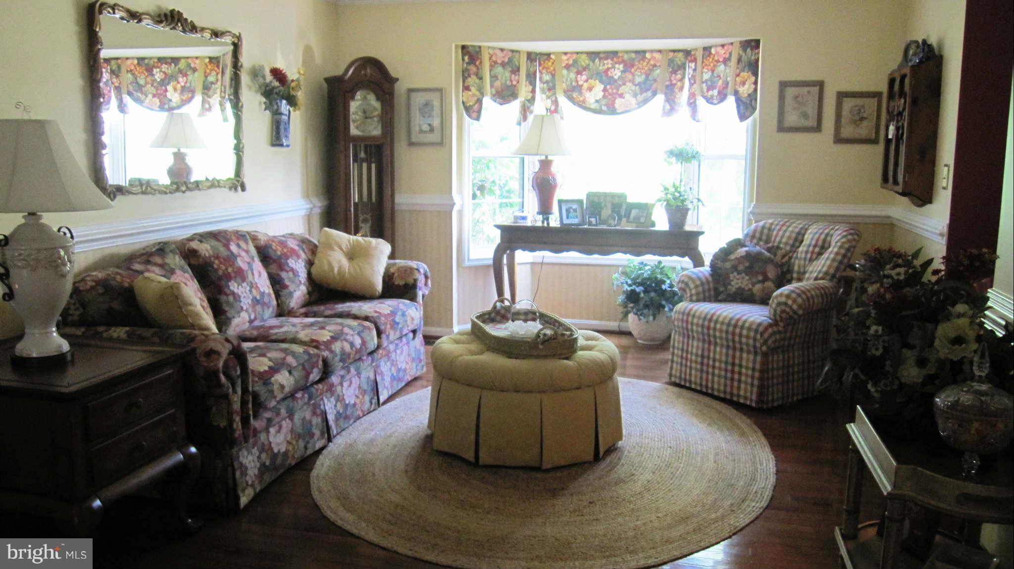 8 Kings Place Nottingham, MD 21236 - Photo 4 of 30 Living Room