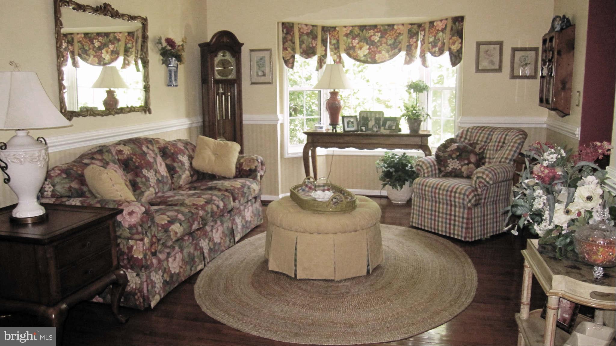 8 Kings Place Nottingham, MD 21236 - Photo 5 of 30 Living Room