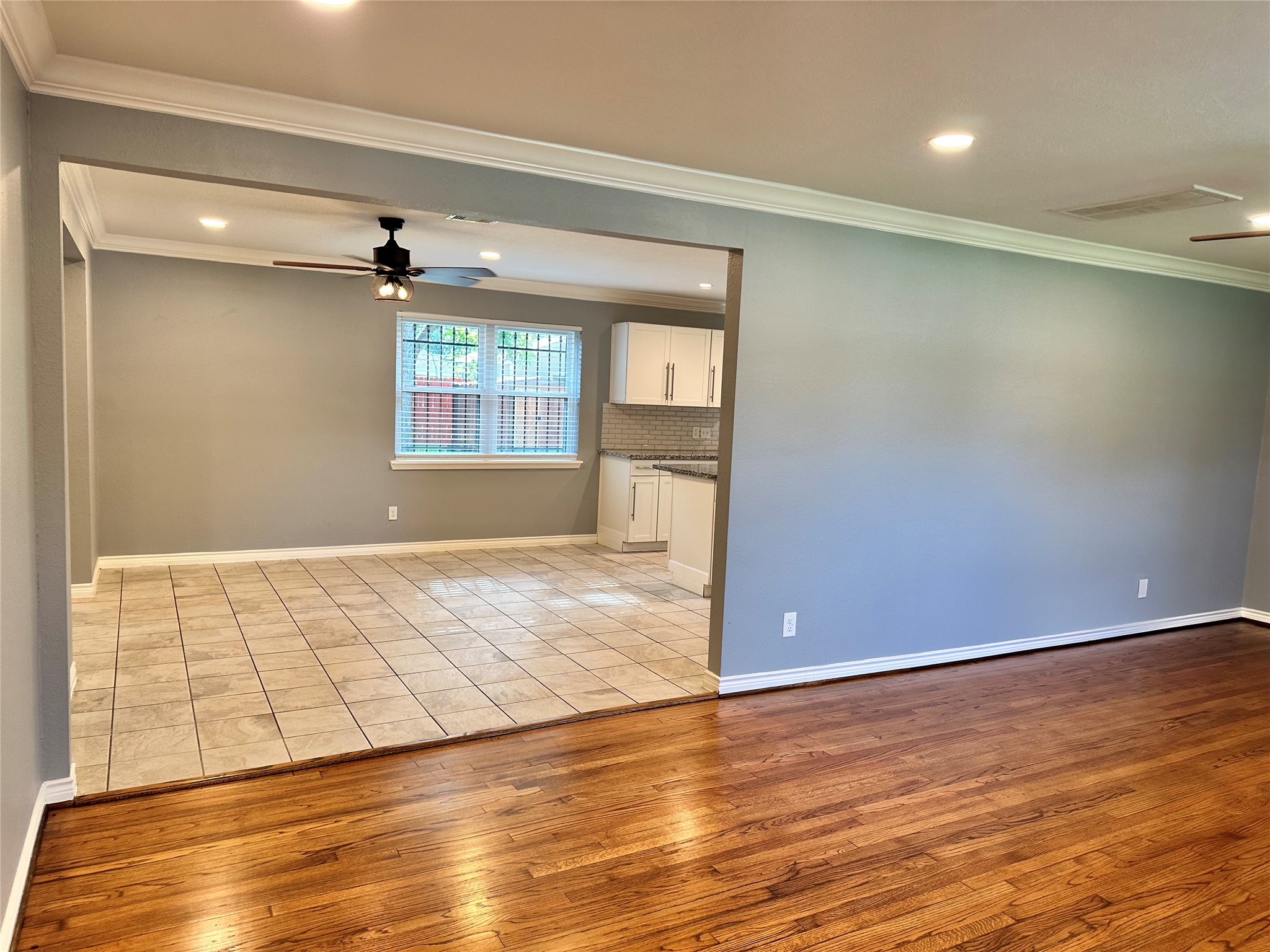 2206 South Houston Road Pasadena, TX 77502 - Photo 7 of 11 a view of an empty room and window