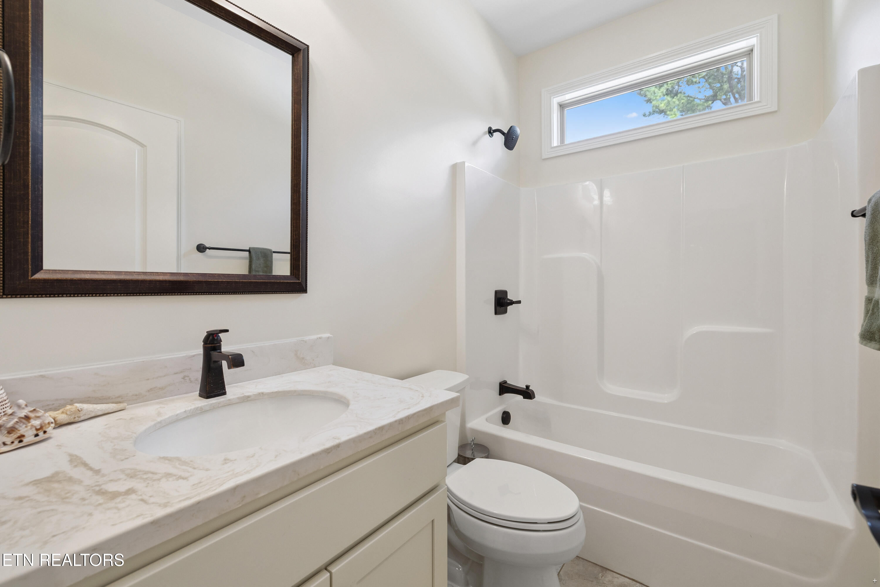 160 Cheeyo Way Loudon, TN 37774 - Photo 17 of 22 Guest Bath