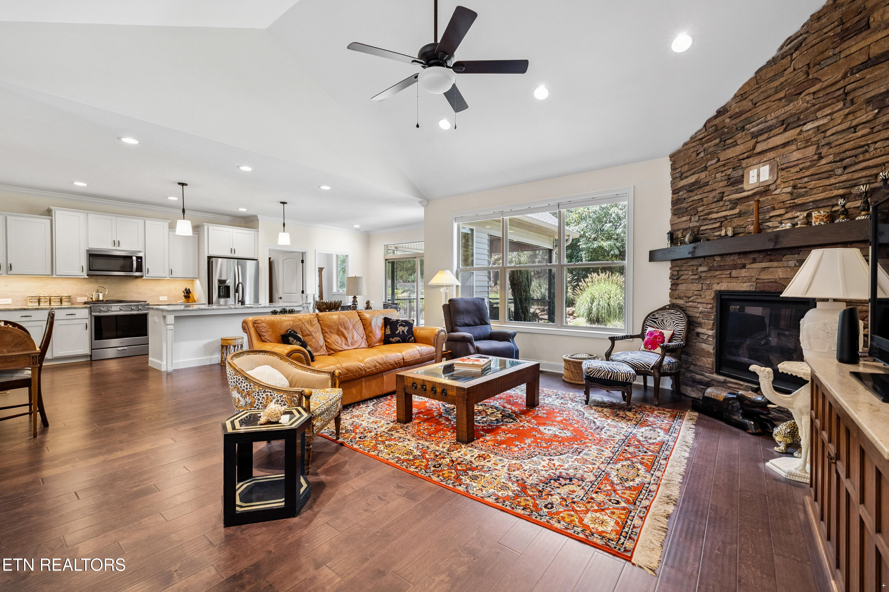160 Cheeyo Way Loudon, TN 37774 - Photo 3 of 22 Living Room