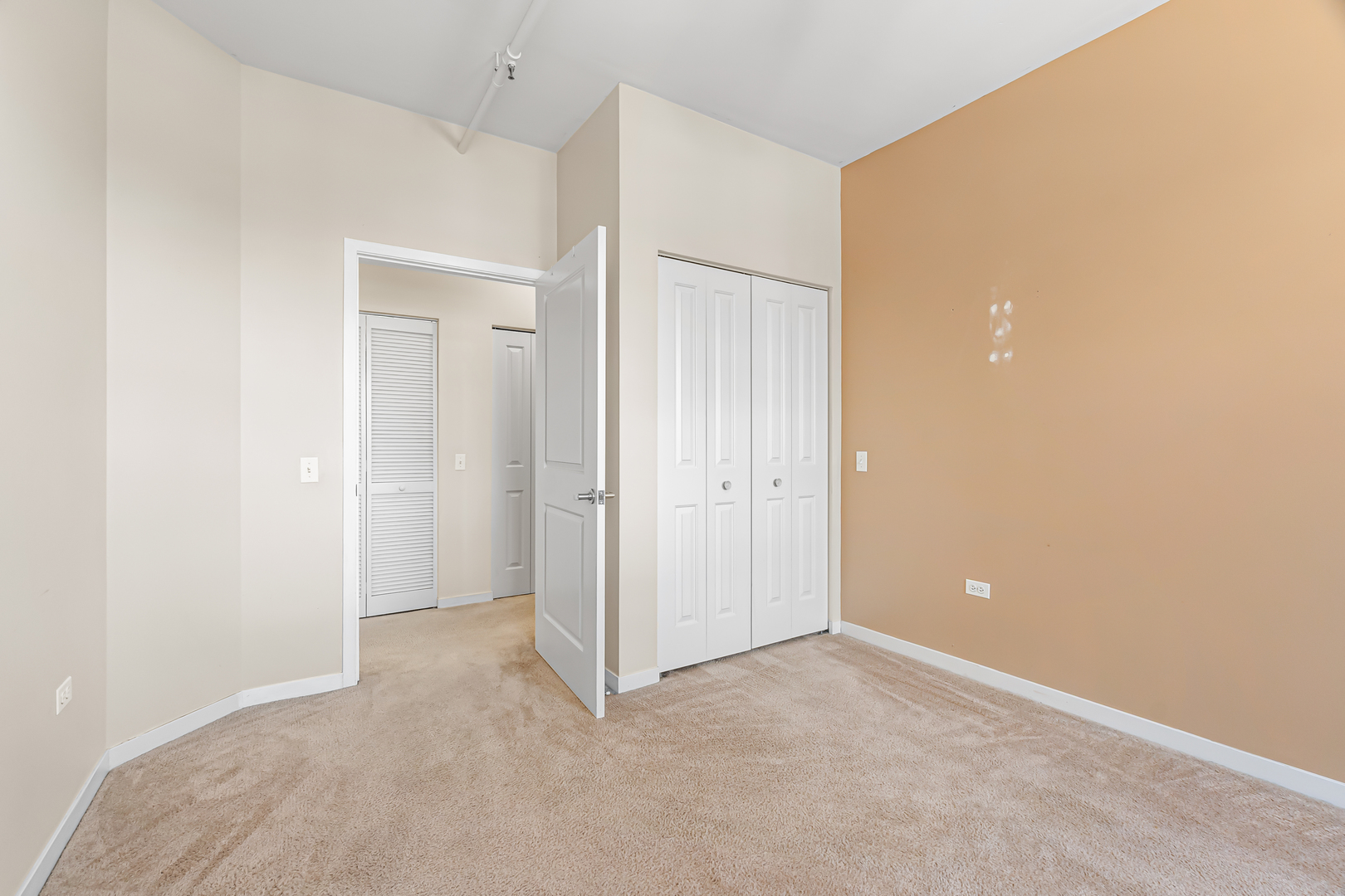 437 West Division Street, Unit 814 Chicago, IL 60610 - Photo 17 of 19