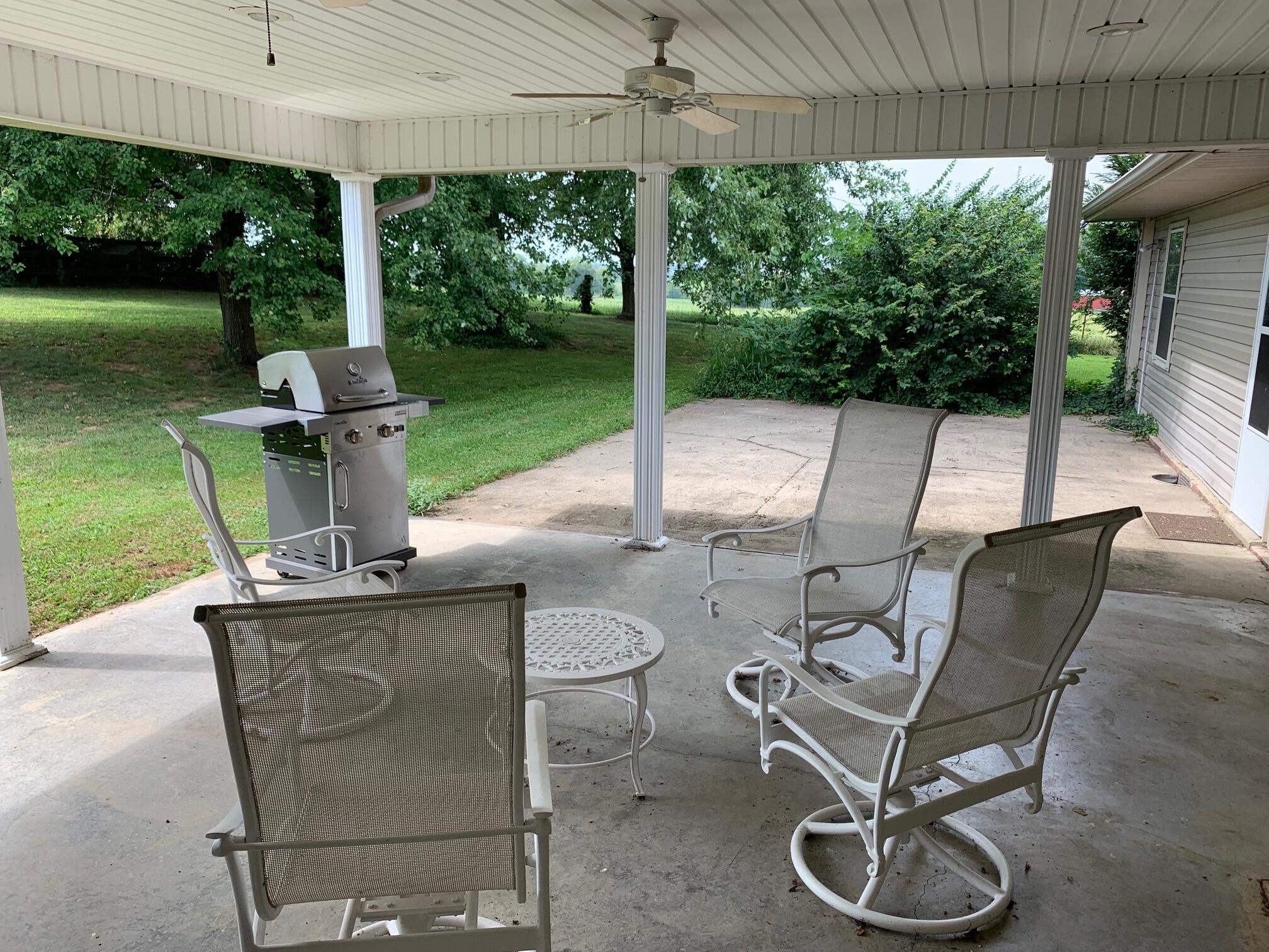 795 Waterworks Road Danville, KY 40422 - Photo 6 of 33 795 Waterworks Road covered porch with p