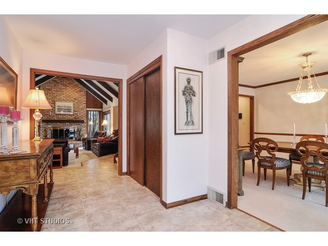 2201 Shetland Road Barrington, IL 60010 - Photo 2 of 25