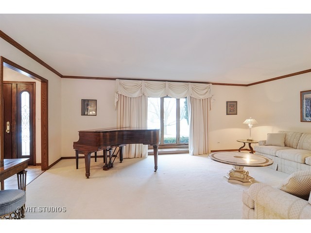 2201 Shetland Road Barrington, IL 60010 - Photo 3 of 25
