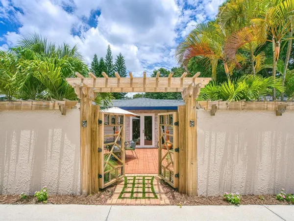 $6,900 | 1127 South Osprey Avenue, Sarasota, FL 34236