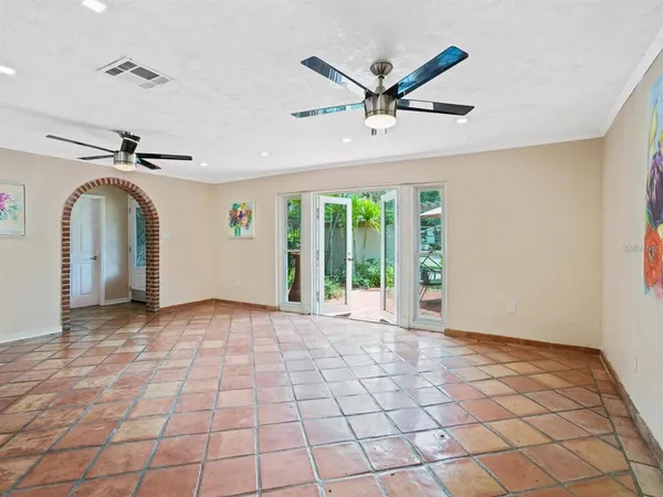 $6,900 | 1127 South Osprey Avenue, Sarasota, FL 34236