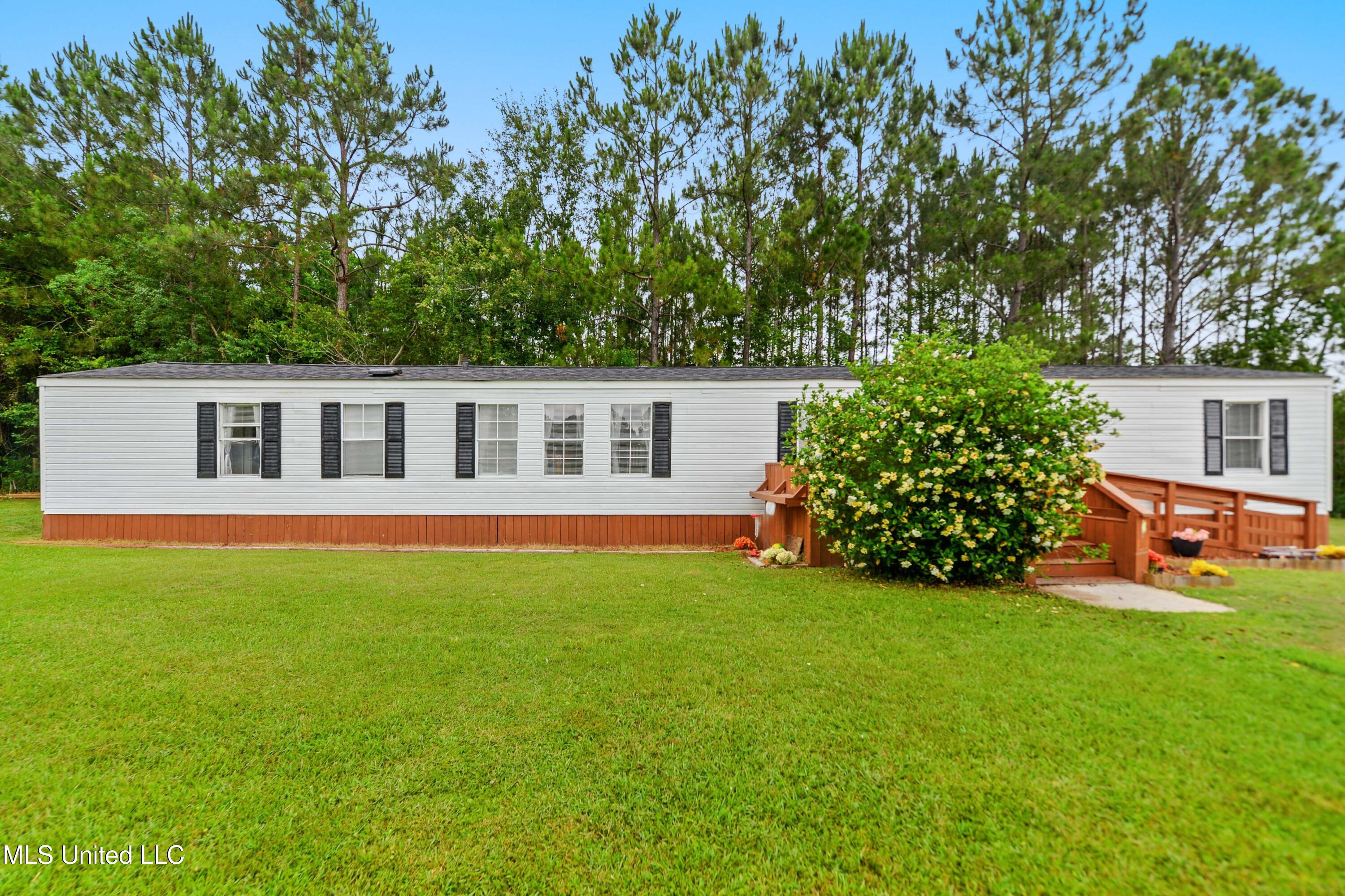 18201 Robinson Road Gulfport, MS 39503 - Photo 1 of 27 001