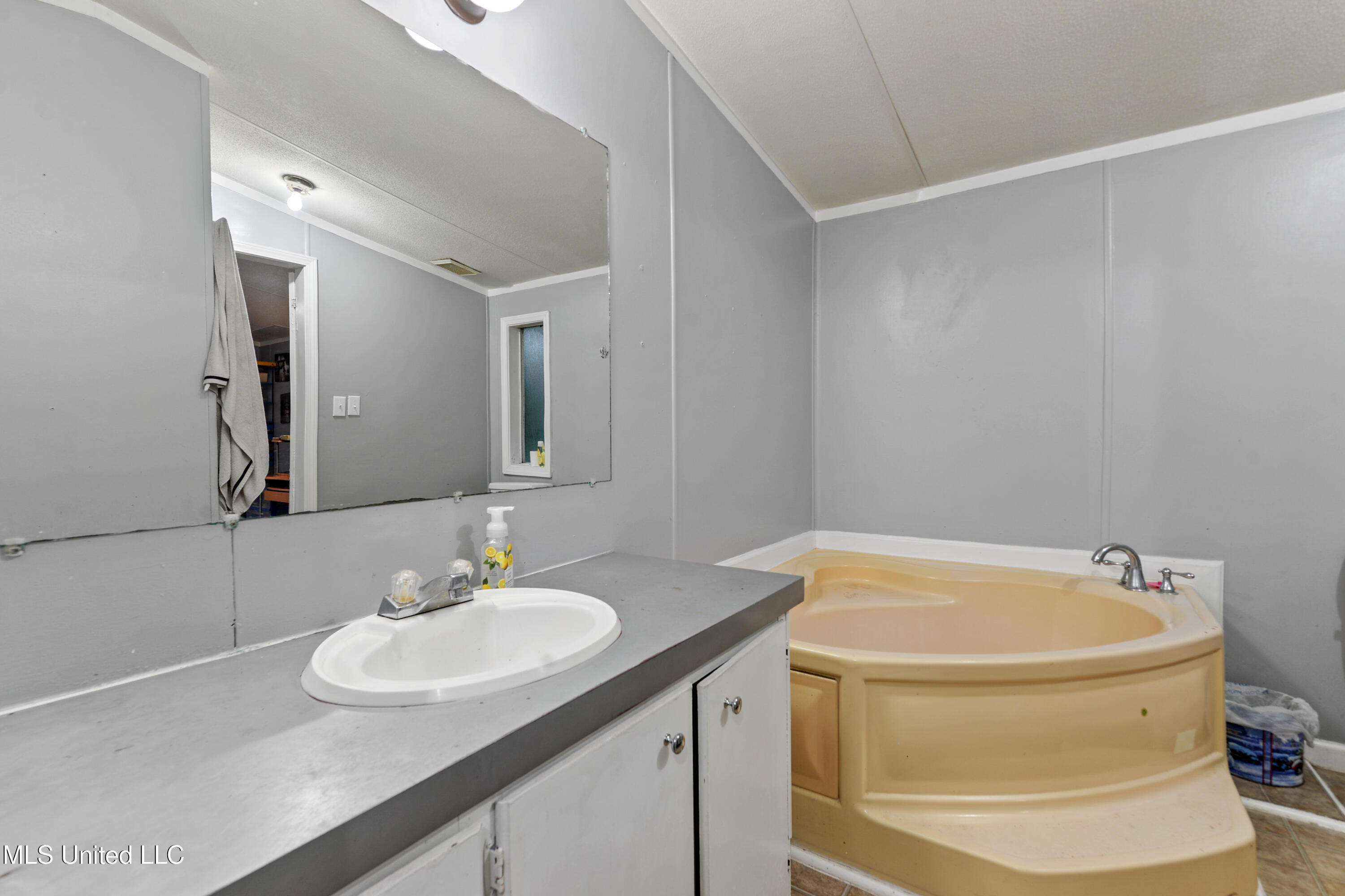 18201 Robinson Road Gulfport, MS 39503 - Photo 14 of 27 015