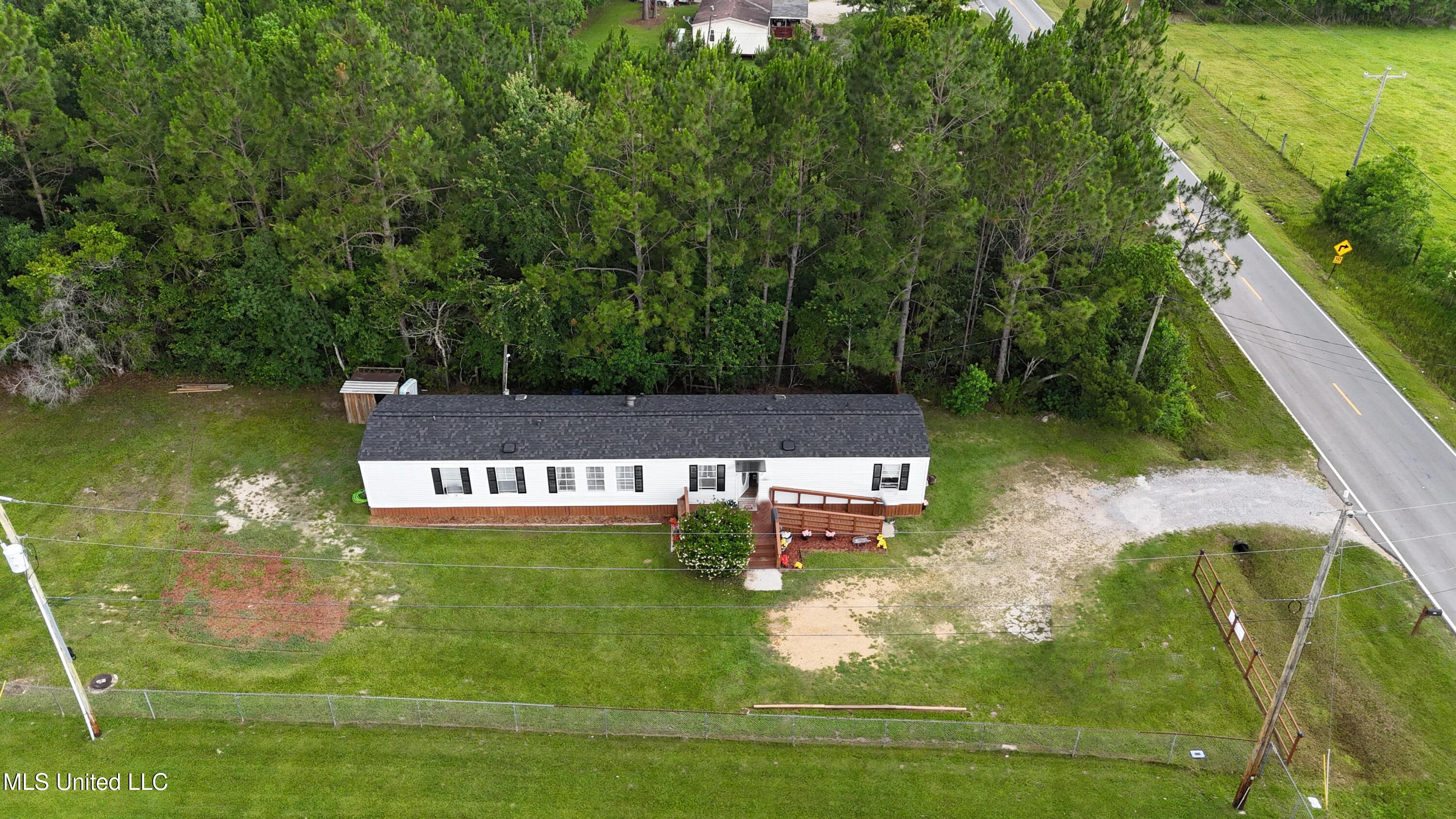 18201 Robinson Road Gulfport, MS 39503 - Photo 20 of 27 023