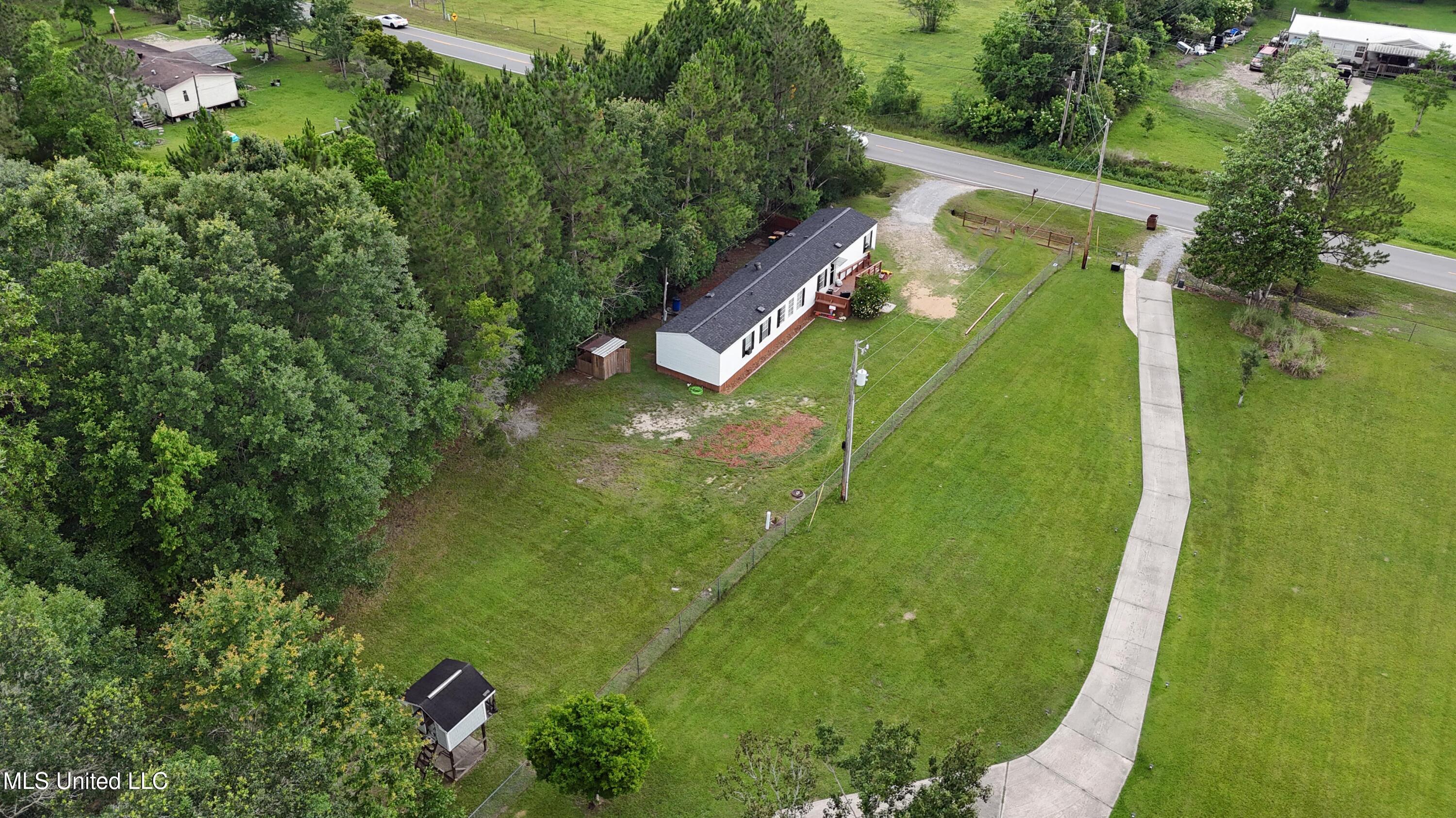 18201 Robinson Road Gulfport, MS 39503 - Photo 21 of 27 024